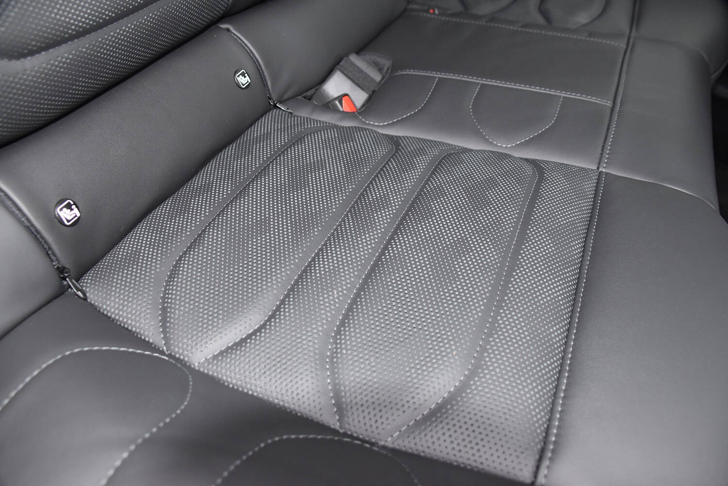 シトロエンの新たなクロスオーバーSUV「C5 X」が登場！　先進装備テンコ盛りでも価格は484万円から