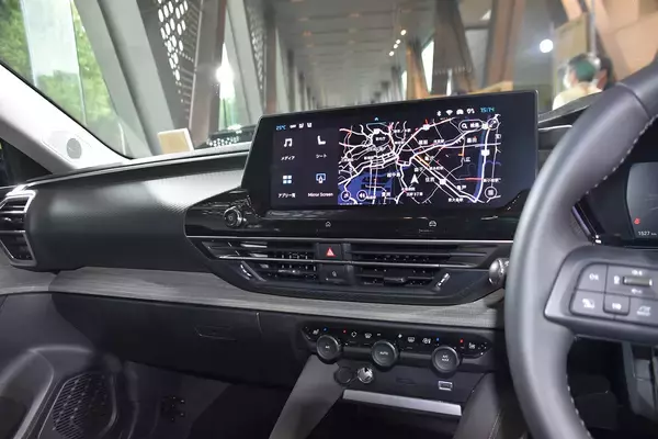 「シトロエンの新たなクロスオーバーSUV「C5 X」が登場！　先進装備テンコ盛りでも価格は484万円から」の画像