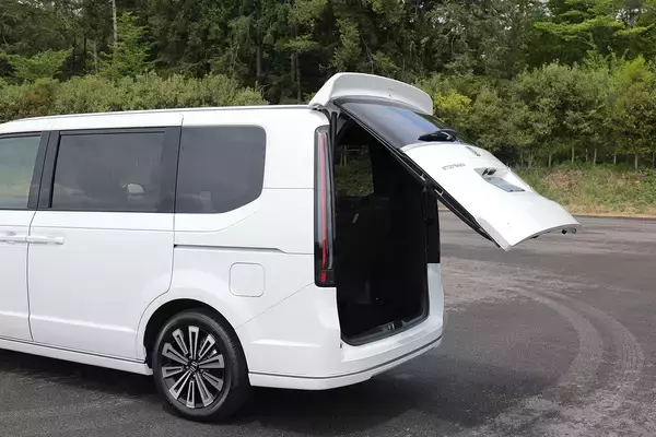 「使ってわかった「手放せなくなる」感！　すべてのクルマに「標準化」すべき装備９つ」の画像