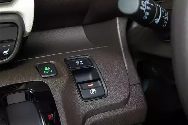 「使ってわかった「手放せなくなる」感！　すべてのクルマに「標準化」すべき装備９つ」の画像