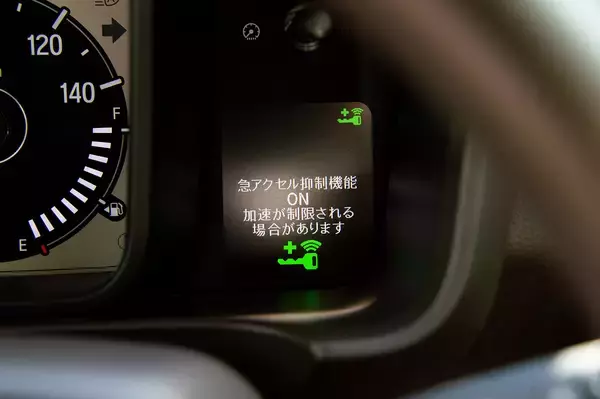 「使ってわかった「手放せなくなる」感！　すべてのクルマに「標準化」すべき装備９つ」の画像