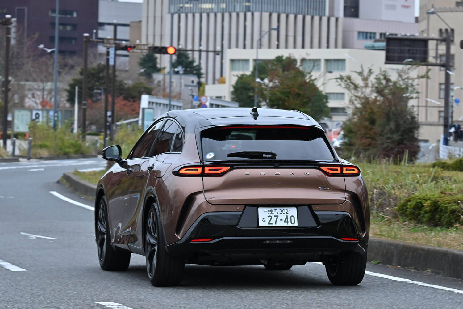 【試乗】同じ「クラウン」でもまったくキャラが違う！　従来のファンを感動させる「セダン」の乗り味と新しさを感じさせる「スポーツ」