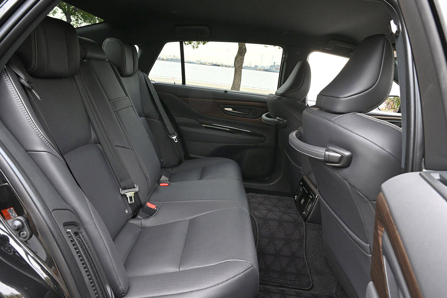 【試乗】同じ「クラウン」でもまったくキャラが違う！　従来のファンを感動させる「セダン」の乗り味と新しさを感じさせる「スポーツ」