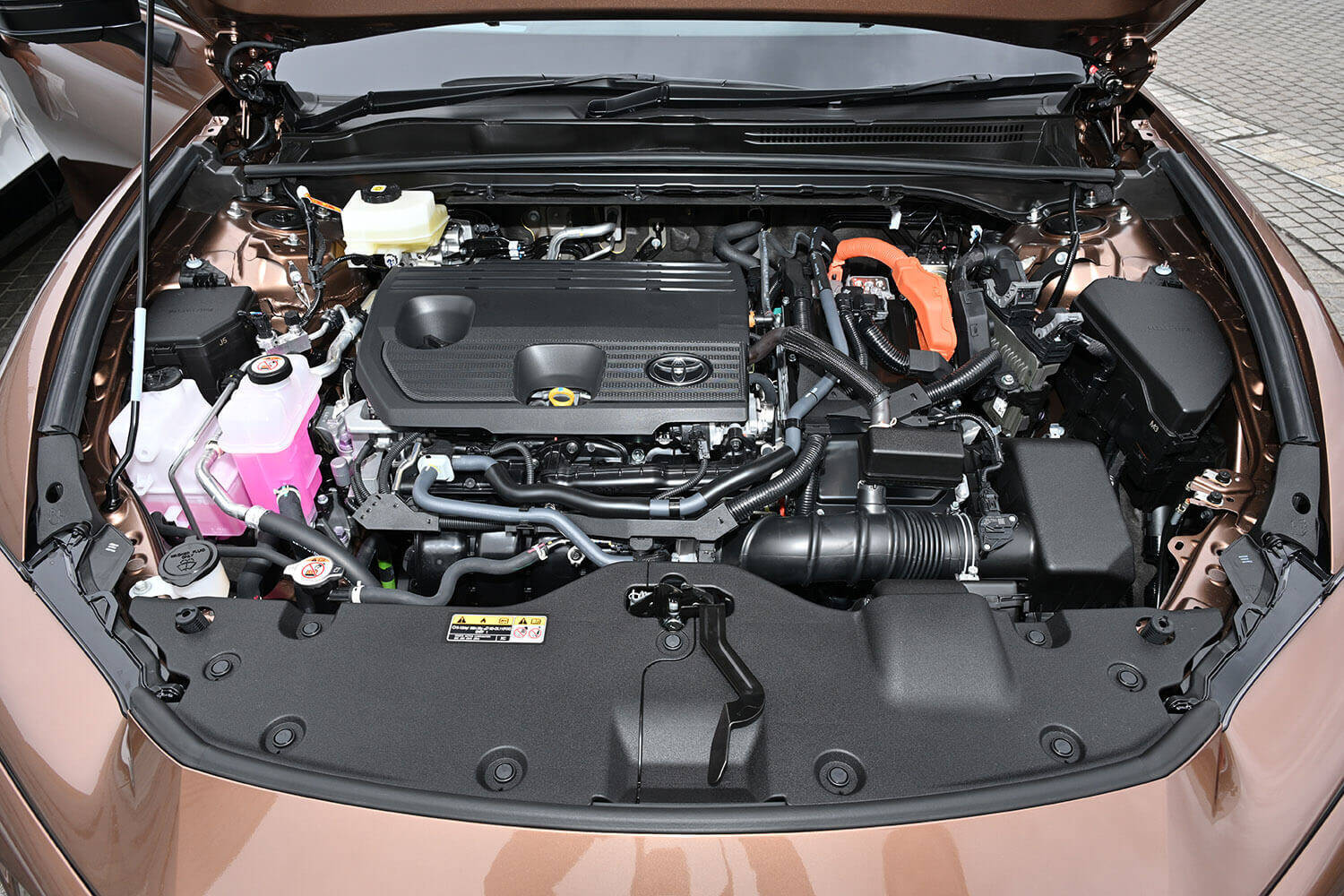 【試乗】同じ「クラウン」でもまったくキャラが違う！　従来のファンを感動させる「セダン」の乗り味と新しさを感じさせる「スポーツ」