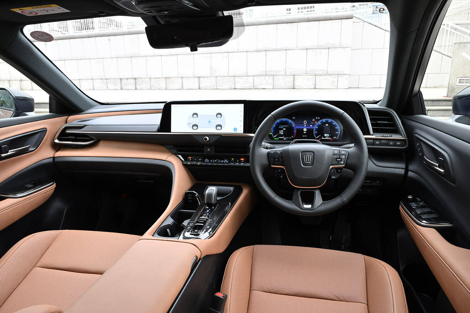 【試乗】同じ「クラウン」でもまったくキャラが違う！　従来のファンを感動させる「セダン」の乗り味と新しさを感じさせる「スポーツ」