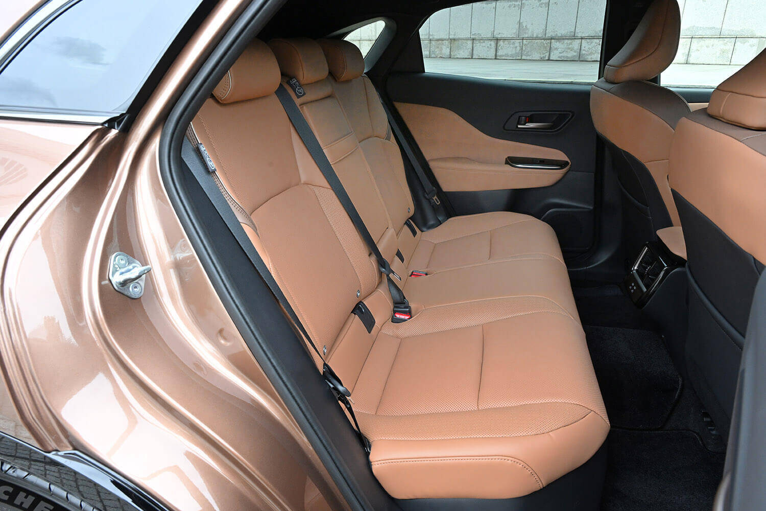 【試乗】同じ「クラウン」でもまったくキャラが違う！　従来のファンを感動させる「セダン」の乗り味と新しさを感じさせる「スポーツ」