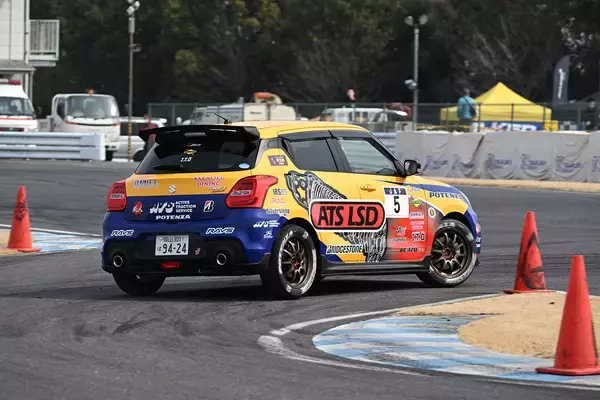 「スイフトや86がマクラーレンやポルシェ911に勝つ下克上！　いま全日本ジムカーナの「オートマ車」クラスが異常な盛り上がりを見せていた」の画像