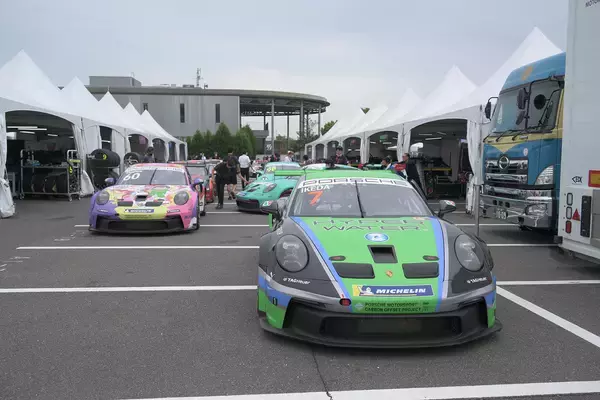 スーパーGTの前から大盛り上がり！　バカッ速の市販車が競う「ポルシェのワンメイクレース」が最高に熱かった