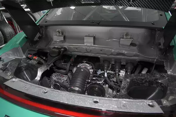 「スーパーGTの前から大盛り上がり！　バカッ速の市販車が競う「ポルシェのワンメイクレース」が最高に熱かった」の画像