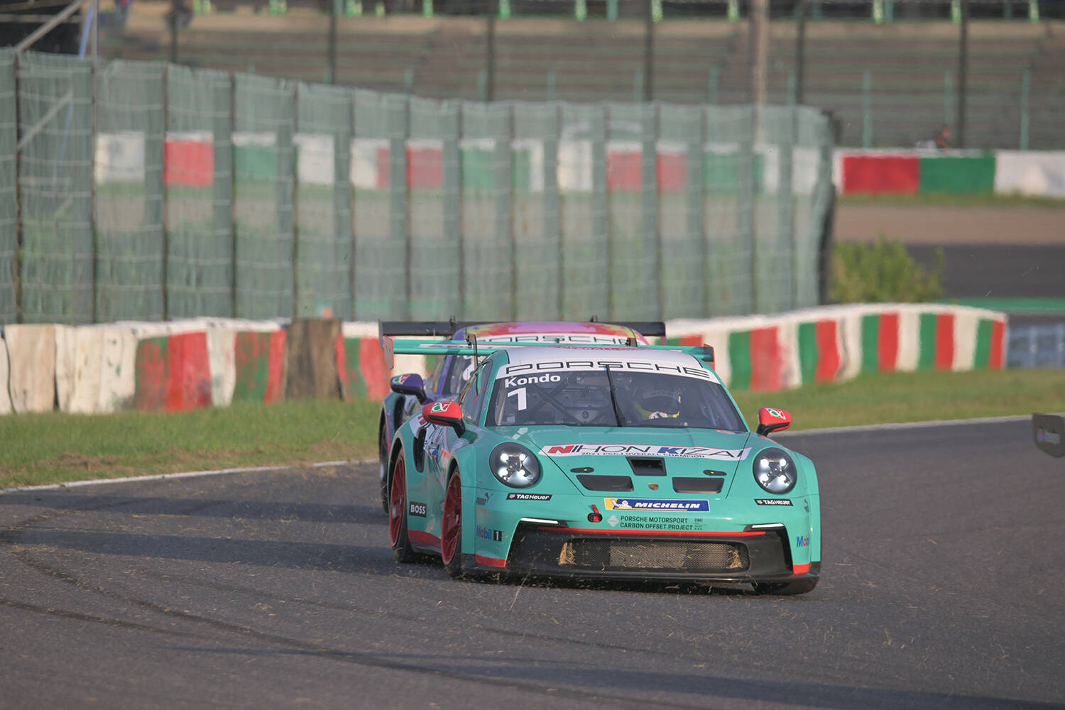 スーパーGTの前から大盛り上がり！　バカッ速の市販車が競う「ポルシェのワンメイクレース」が最高に熱かった