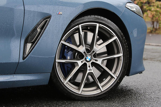 旧車じゃないんだし最新車は維持費も安いだろ……ってのは甘い考え！　イマドキのクルマでも意外な維持費がかかる理由