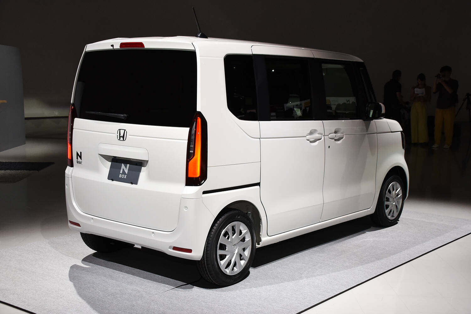 【速報】日本イチ売れてるクルマ「ホンダN-BOX」がフルモデルチェンジ！　見た目はコンサバもインテリアは大胆変更!!