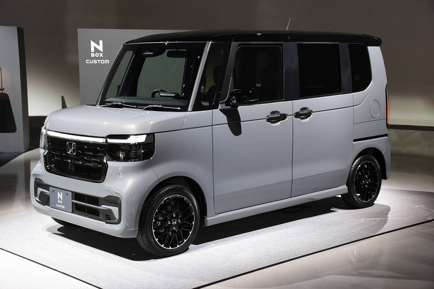 【速報】日本イチ売れてるクルマ「ホンダN-BOX」がフルモデルチェンジ！　見た目はコンサバもインテリアは大胆変更!!