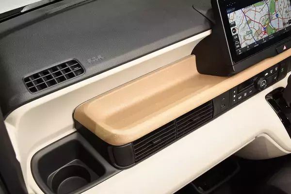 「【速報】日本イチ売れてるクルマ「ホンダN-BOX」がフルモデルチェンジ！　見た目はコンサバもインテリアは大胆変更!!」の画像