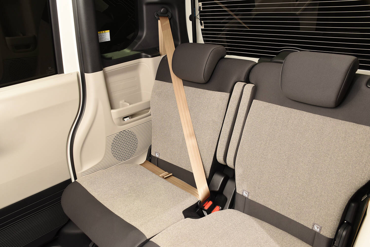 【速報】日本イチ売れてるクルマ「ホンダN-BOX」がフルモデルチェンジ！　見た目はコンサバもインテリアは大胆変更!!