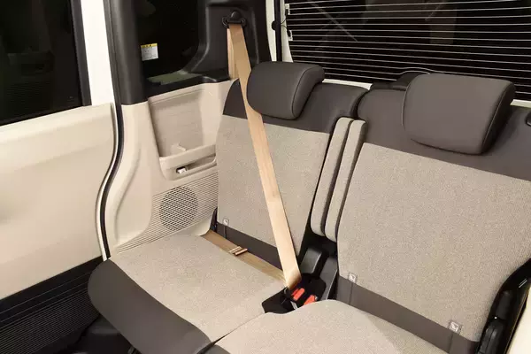 「【速報】日本イチ売れてるクルマ「ホンダN-BOX」がフルモデルチェンジ！　見た目はコンサバもインテリアは大胆変更!!」の画像