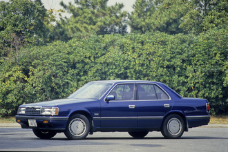 「広島のベンツ」の異名は伊達じゃない！　ホンモノの走りと質感をもった「マツダ５代目ルーチェ」が「名セダン」であることに異論なし!!