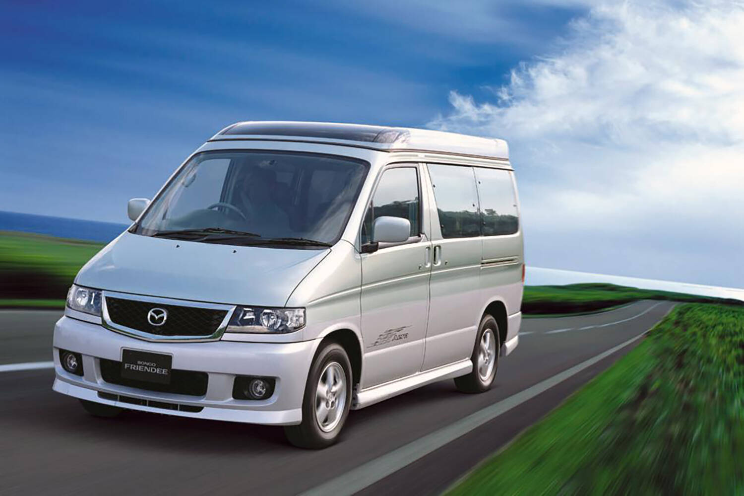 秒で寝られるありがたさ！　かつてメーカー謹製の「ルーフトップテント」を標準装備したアウトドア最強車があった