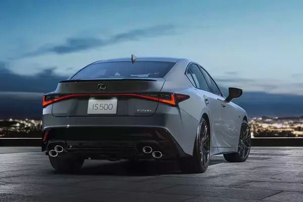 日本車最後の大排気量自然吸気エンジンのスポーツセダンかも！　レクサスIS500 “F SPORT Performance”と特別仕様車の価格を発表