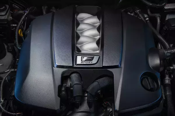 「日本車最後の大排気量自然吸気エンジンのスポーツセダンかも！　レクサスIS500 “F SPORT Performance”と特別仕様車の価格を発表」の画像