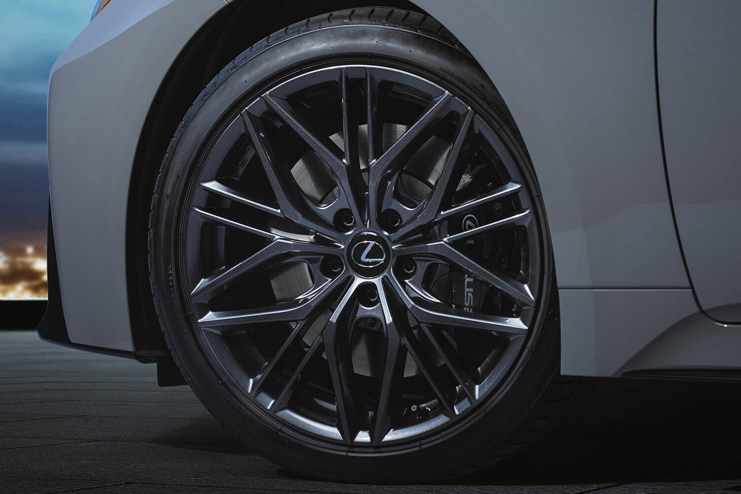 日本車最後の大排気量自然吸気エンジンのスポーツセダンかも！　レクサスIS500 “F SPORT Performance”と特別仕様車の価格を発表