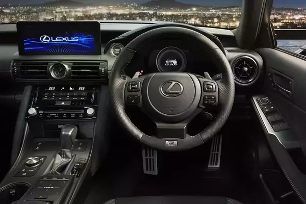 「日本車最後の大排気量自然吸気エンジンのスポーツセダンかも！　レクサスIS500 “F SPORT Performance”と特別仕様車の価格を発表」の画像