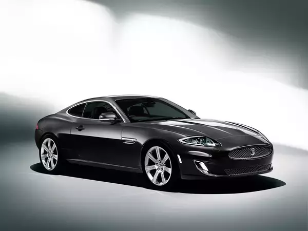 「踏めばバカッ速なのになんだこの優雅さ！　大人の余裕を見せつけられる「ゆったりスポーツ」５台」の画像