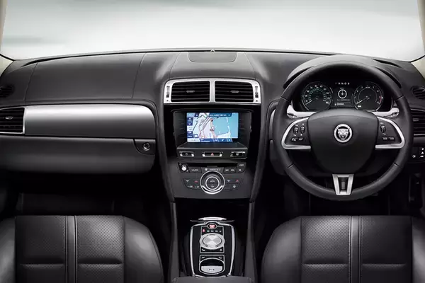 「踏めばバカッ速なのになんだこの優雅さ！　大人の余裕を見せつけられる「ゆったりスポーツ」５台」の画像