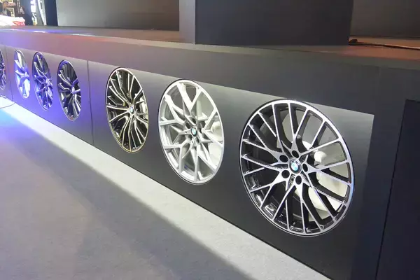 「特別ラッピングのM8 Competitionの存在感は格別！　BMWブースは思わずため息が漏れ出るほどのラインアップ【TAS2024】」の画像