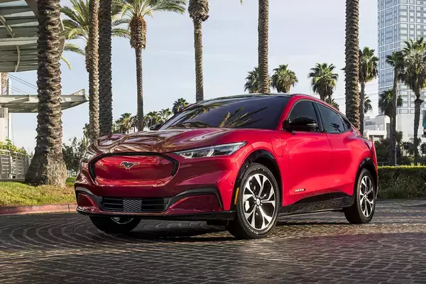 「そりゃないぜフォード！　日本から撤退して６年で「超イケてる」メーカーに変身してた」の画像