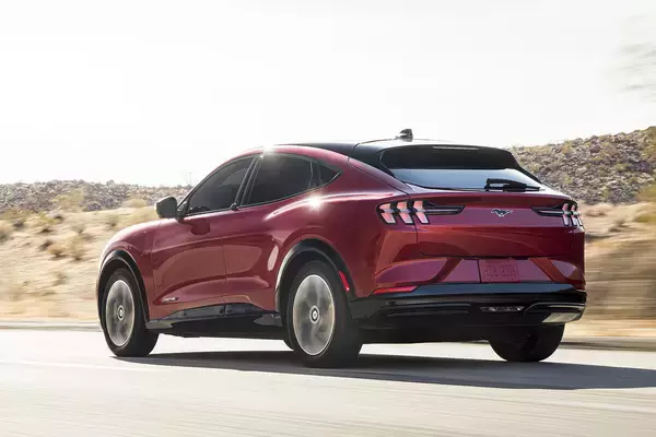 「そりゃないぜフォード！　日本から撤退して６年で「超イケてる」メーカーに変身してた」の画像