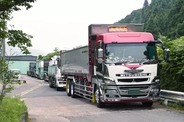 トラックドライバーの声を無視した国の愚策！　望んじゃいない「最高速度引き上げ」「時間外労働の短縮」じゃ物流問題は何も解決しないどころか悪化する!!