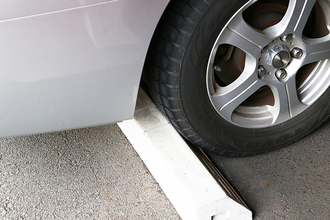 「青いクルマは事故率が高い」「ガソリンは朝夕に入れたほうがお得」　クルマがらみの都市伝説の真偽を探ってみた