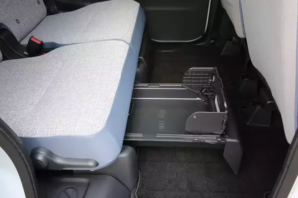 「若者は「丸目」がお好き！　昭和レトロブームにのって人気の「丸目ヘッドライト」な現行車５選」の画像