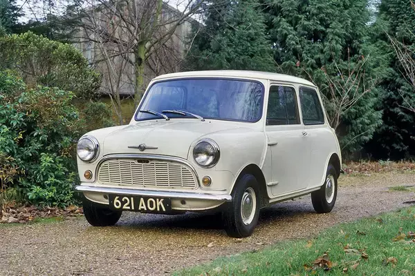 「若者は「丸目」がお好き！　昭和レトロブームにのって人気の「丸目ヘッドライト」な現行車５選」の画像