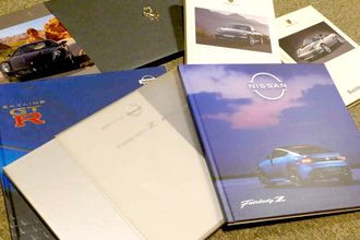 消えゆく新車の紙カタログに「商談がやりづらい」とセールスマンの声も！　ペーパーレス化は世界的な流れでもはや止められない？