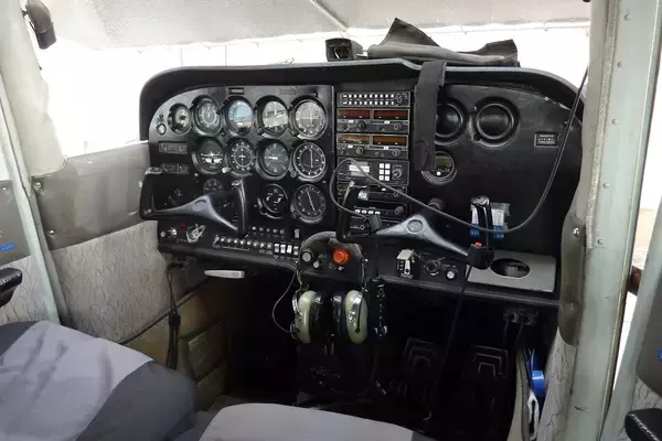 「「渋滞だ」からのボタンひとつで翼が飛び出て空で移動……じゃなかった！　世界中で開発中の「空飛ぶクルマ」は想像とは違う乗りものになりそう」の画像