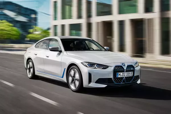 「４シリーズ・グランクーペを電気自動車化！　BMW i4をiシリーズのラインアップに追加」の画像