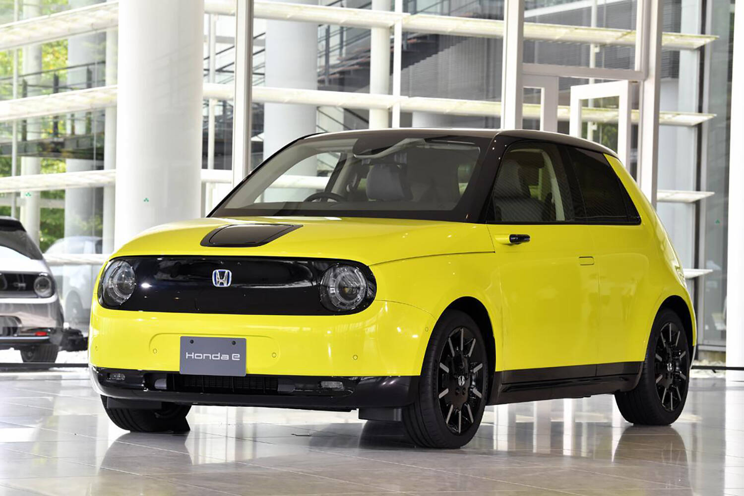 どこが便利でどこが不便？　「EV乗り」がホントのところを語る！