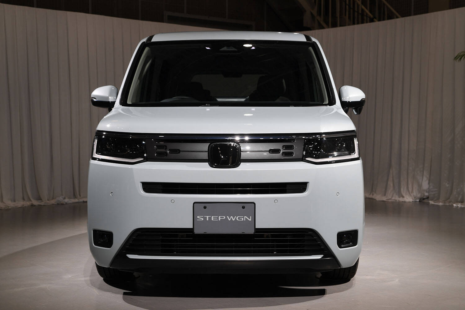 ステップワゴンの復権なるか！　高評価しか聞こえてこない「新型ノア・ヴォク」に対する優位性を探った