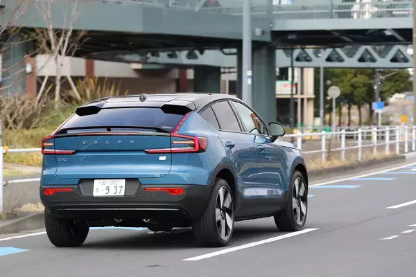 「【試乗】ボルボ初のBEV「C40リチャージ」は手練れジャーナリストも笑うほどの加速！　リニアなハンドリングとブレーキもあっぱれ」の画像