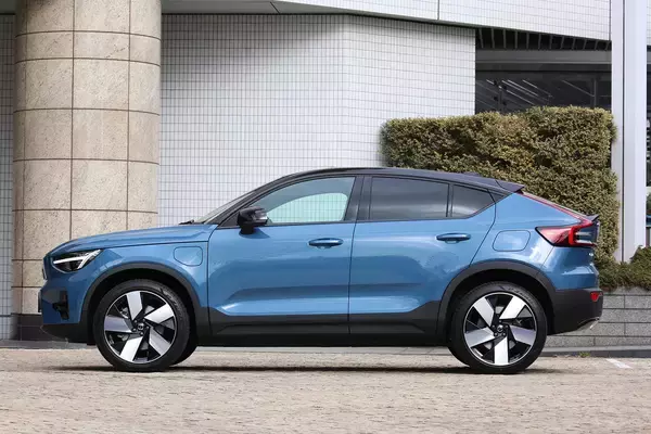 「【試乗】ボルボ初のBEV「C40リチャージ」は手練れジャーナリストも笑うほどの加速！　リニアなハンドリングとブレーキもあっぱれ」の画像