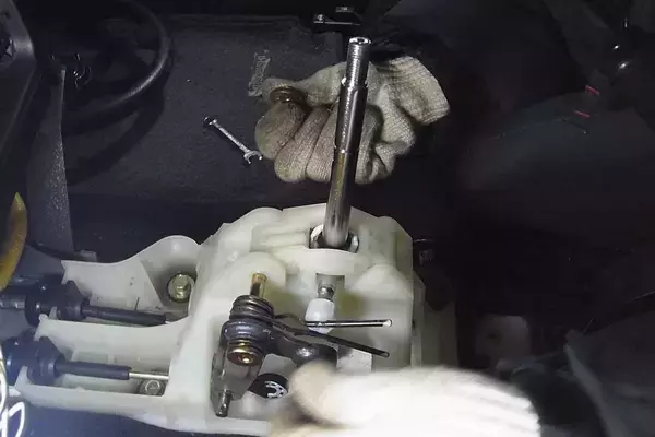 「感触悪いな……と思ったら「ノブ交換」を試す価値あり！　たかが「シフトノブ」と侮れないその効果とは？」の画像