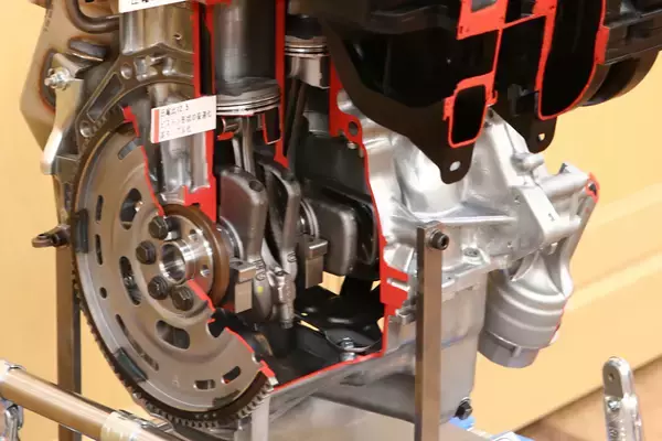 「直６とV12エンジンは回転バランスに優れると言われるけどナゼ？　２〜５気筒と比べたらその理由が明確だった」の画像