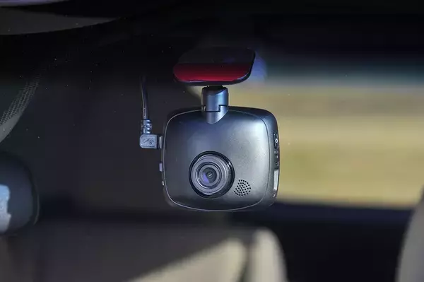 「若者泣かせの高額な自動車保険料！　知識と条件次第では「初のクルマ」から金額を抑えることも可能だった!!」の画像