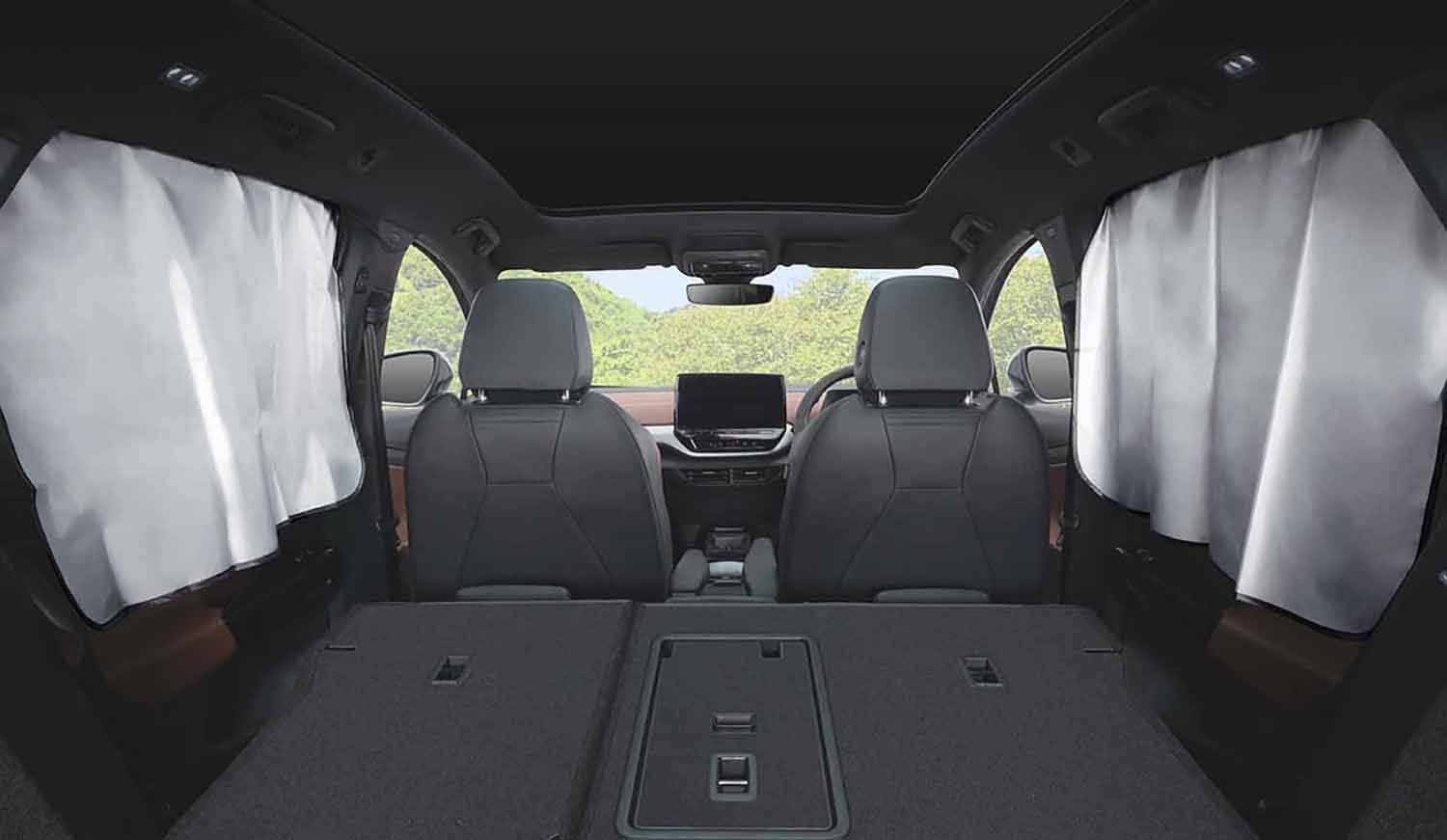 日産が共同開発した「炎天下でも車内が暑くなりにくい塗装」がスゴイ！　すでに同技術のボディカバーやシェードは販売されている