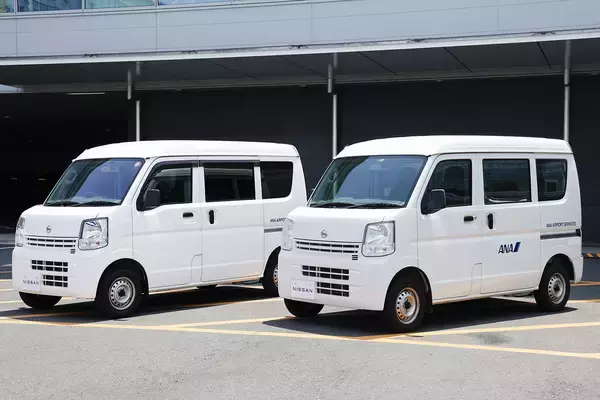 「日産が共同開発した「炎天下でも車内が暑くなりにくい塗装」がスゴイ！　すでに同技術のボディカバーやシェードは販売されている」の画像