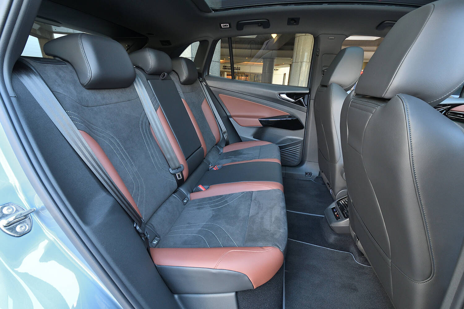 【試乗】安心してください、ちゃんとワーゲンしてますから！　VWのEV「ID.４」の新鮮だけど落ち着く走り