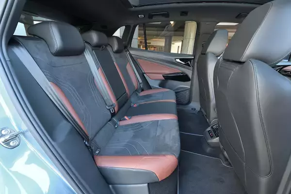 「【試乗】安心してください、ちゃんとワーゲンしてますから！　VWのEV「ID.４」の新鮮だけど落ち着く走り」の画像