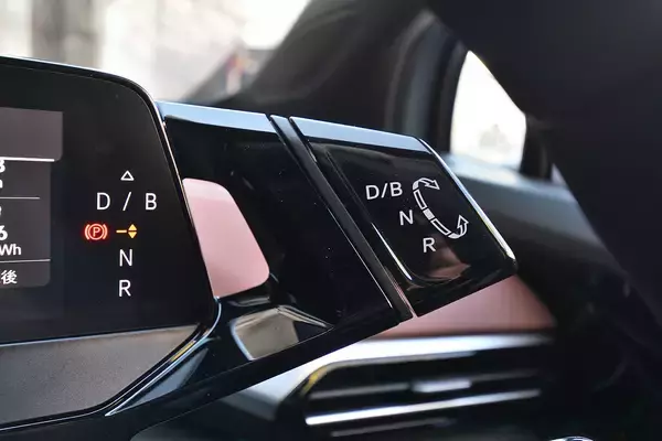 「【試乗】安心してください、ちゃんとワーゲンしてますから！　VWのEV「ID.４」の新鮮だけど落ち着く走り」の画像